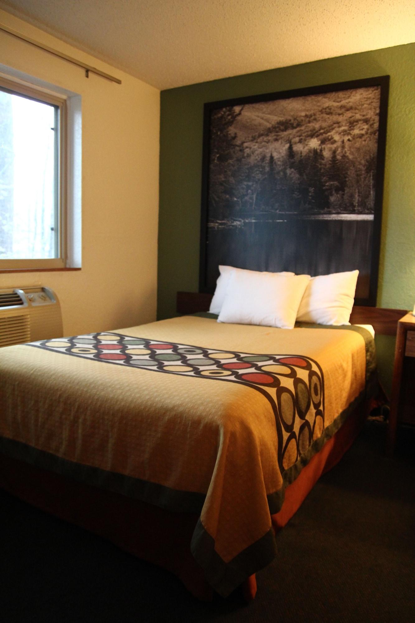 Super 8 By Wyndham Queensbury Glens Falls Extérieur photo