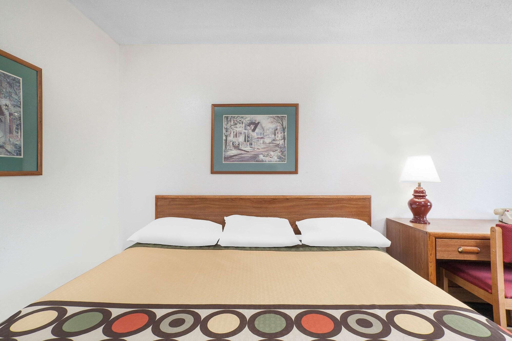 Super 8 By Wyndham Queensbury Glens Falls Extérieur photo
