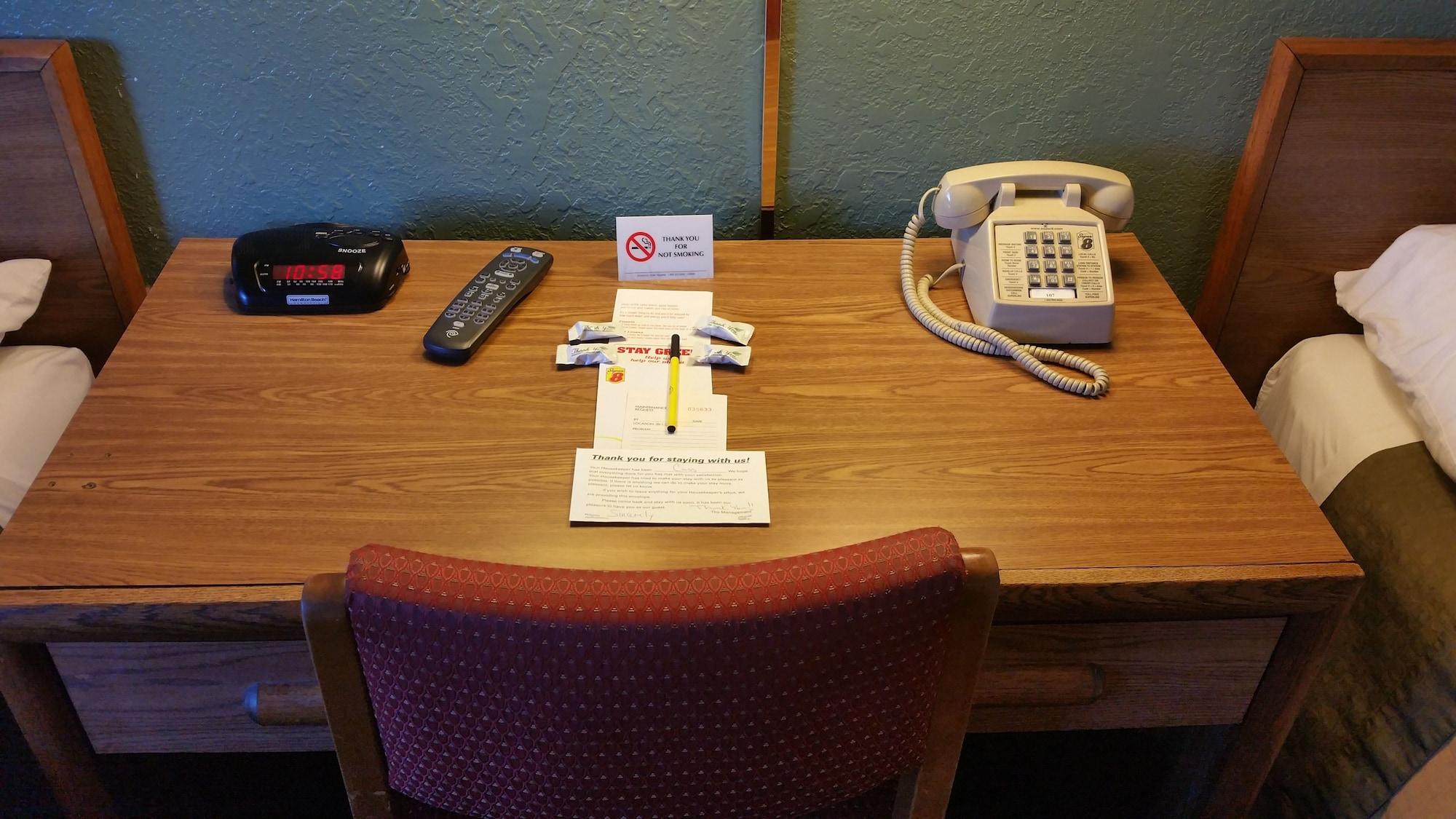 Super 8 By Wyndham Queensbury Glens Falls Extérieur photo