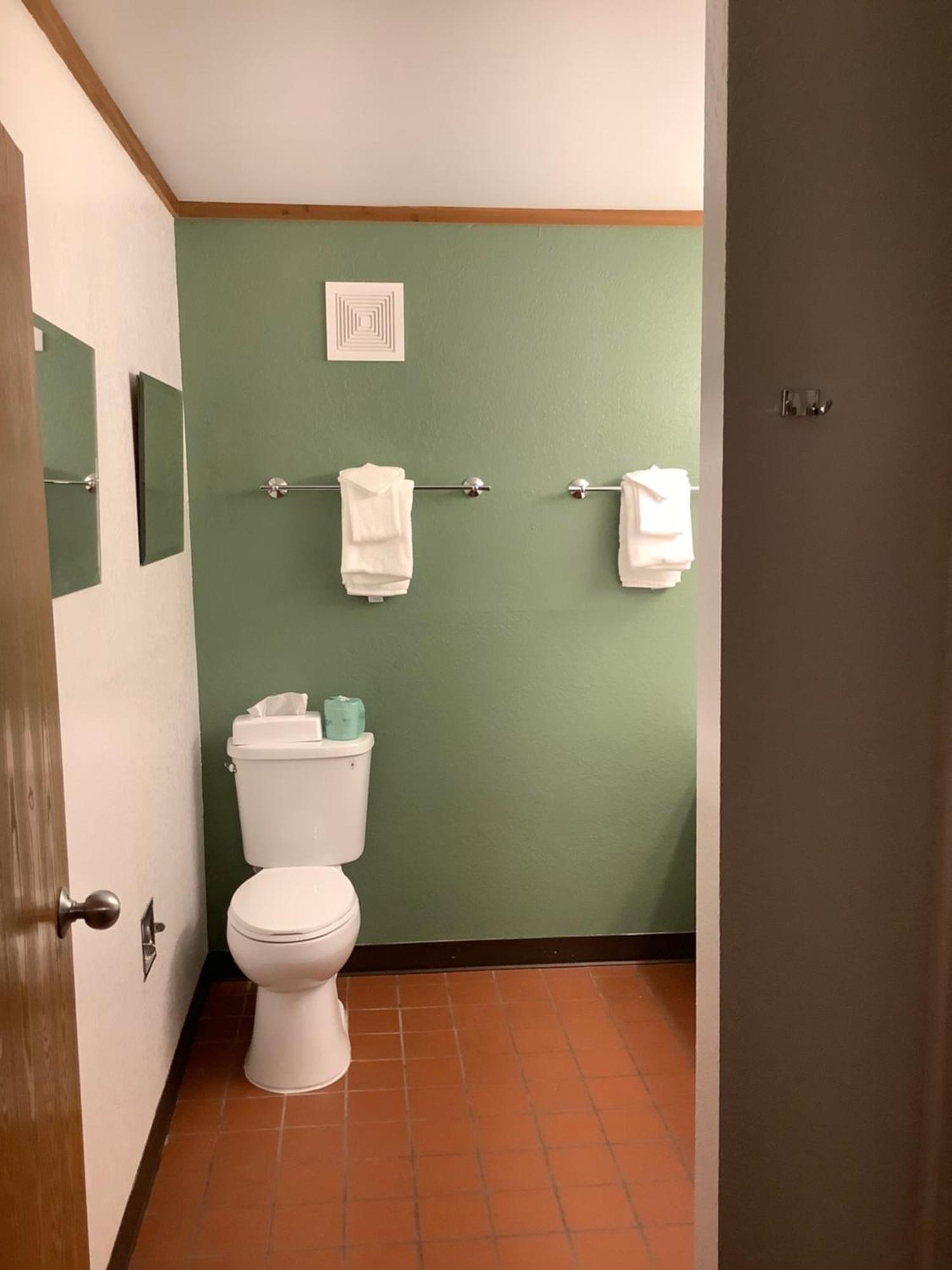 Super 8 By Wyndham Queensbury Glens Falls Extérieur photo