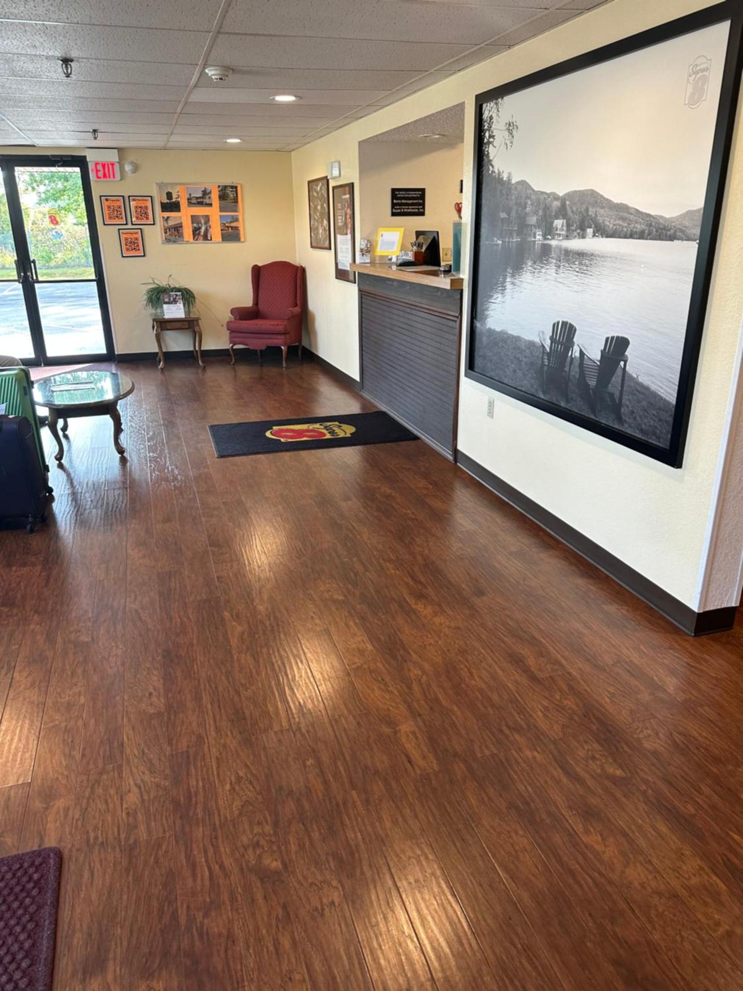 Super 8 By Wyndham Queensbury Glens Falls Extérieur photo